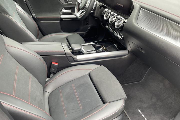 Hvid Mercedes EQA250 fra 2024