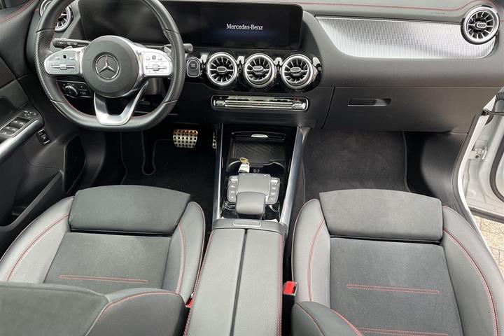 Hvid Mercedes EQA250 fra 2024