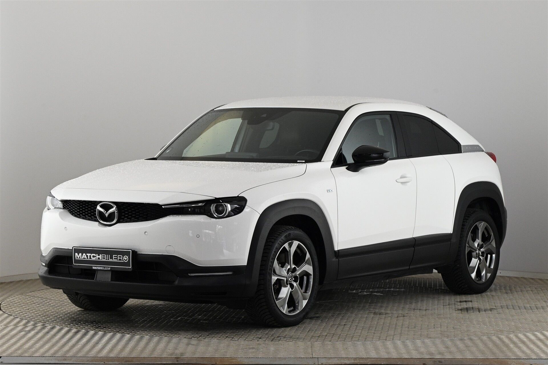 Hvid Mazda MX-30 fra 2023