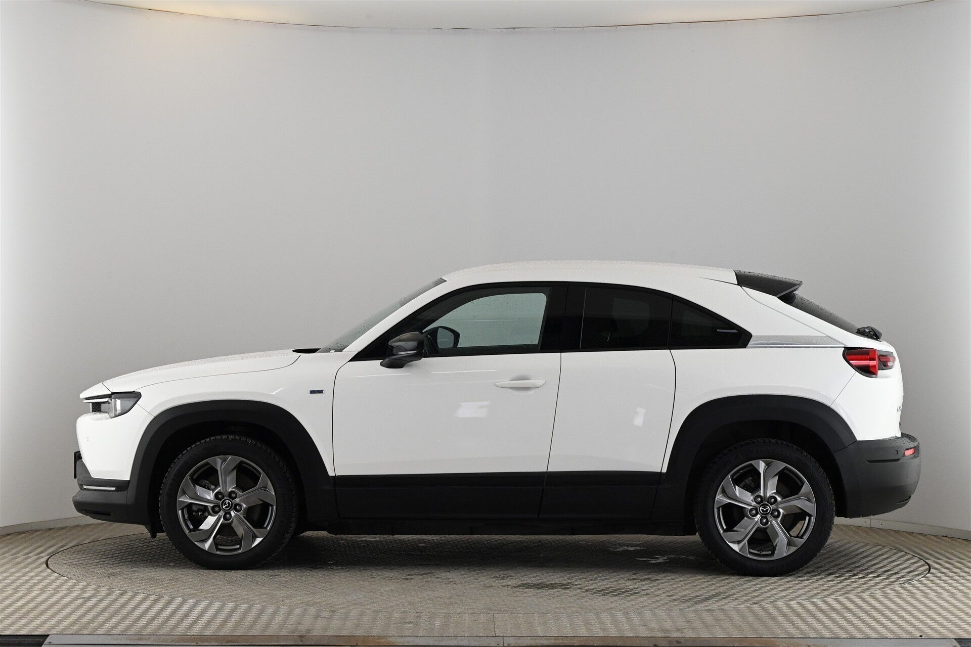 Hvid Mazda MX-30 fra 2023