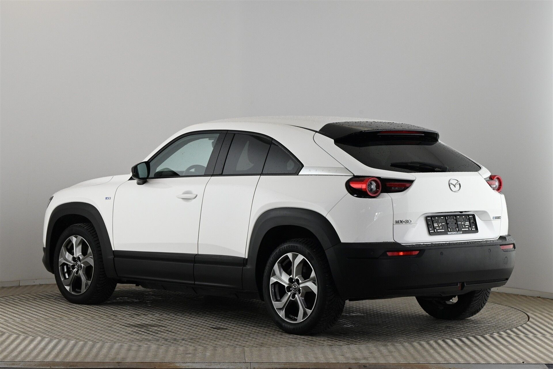 Hvid Mazda MX-30 fra 2023