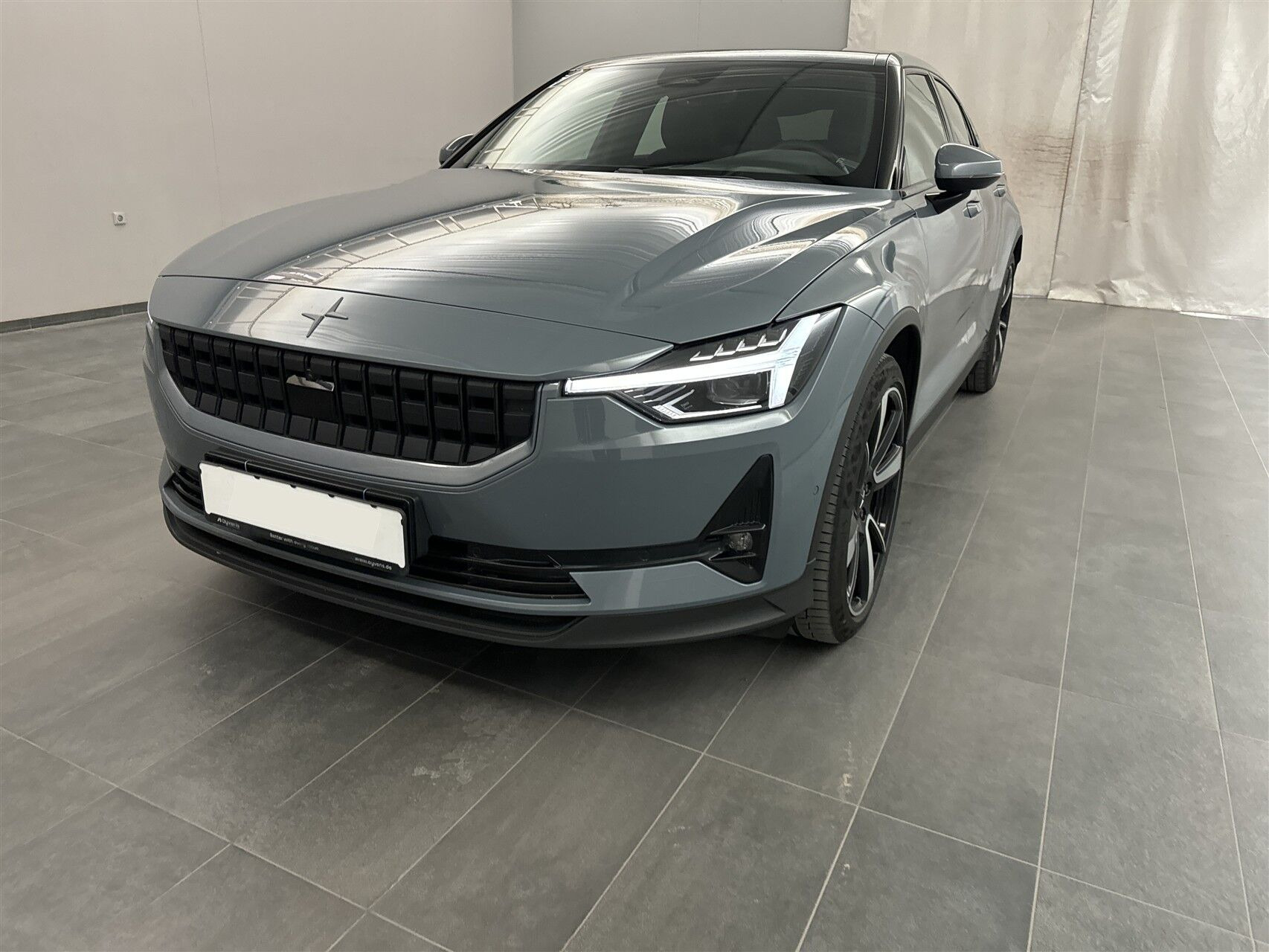 Grå Polestar 2 fra 2022