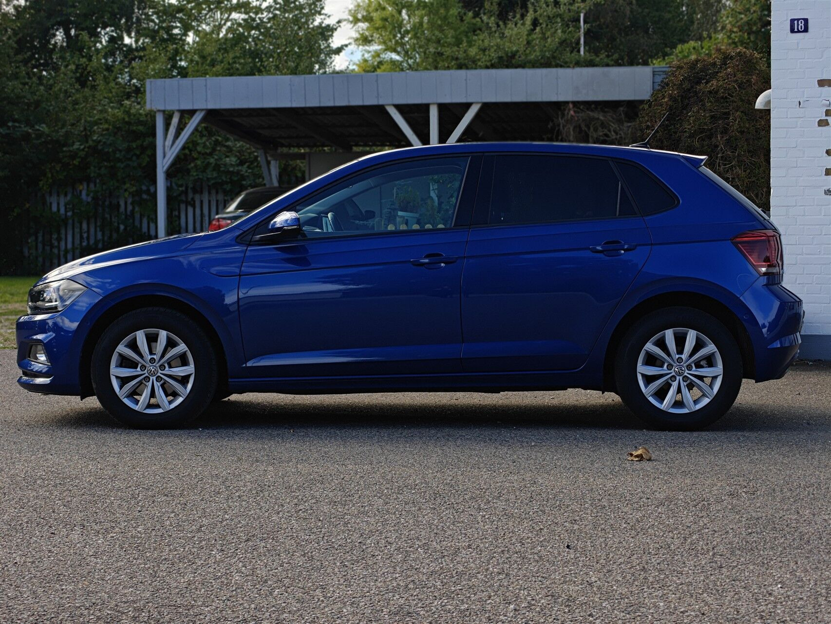 Blå VW Polo fra 2018