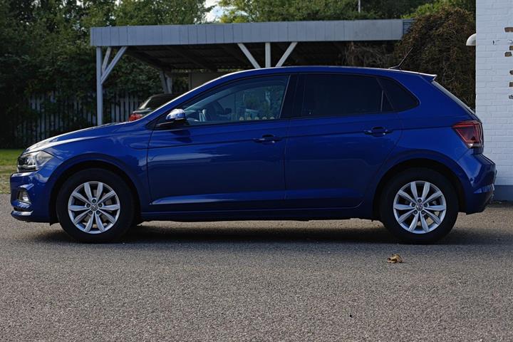 Blå VW Polo fra 2018