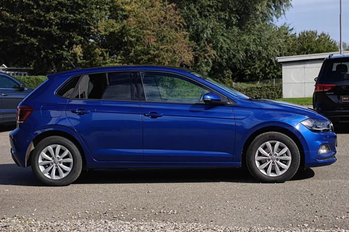 Blå VW Polo fra 2018