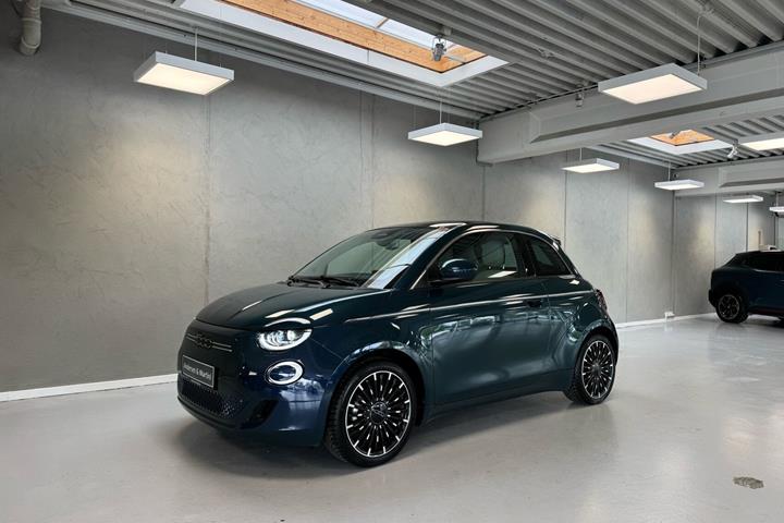 Grøn Fiat 500e fra 2023