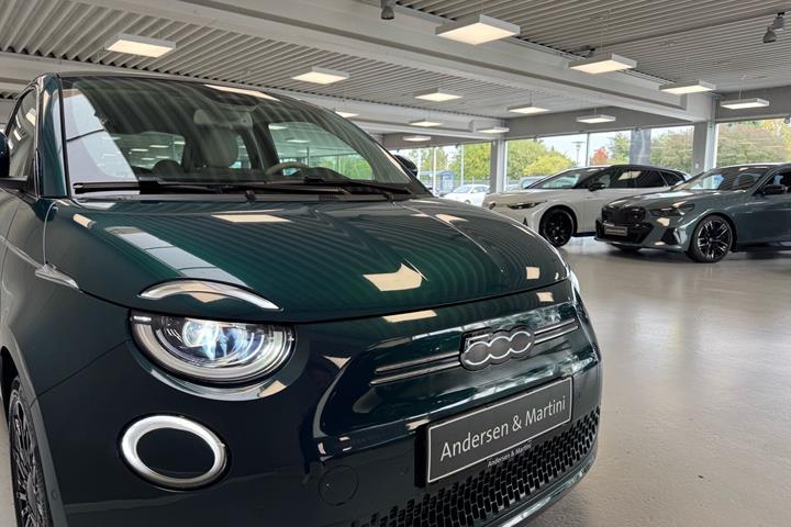 Grøn Fiat 500e fra 2023