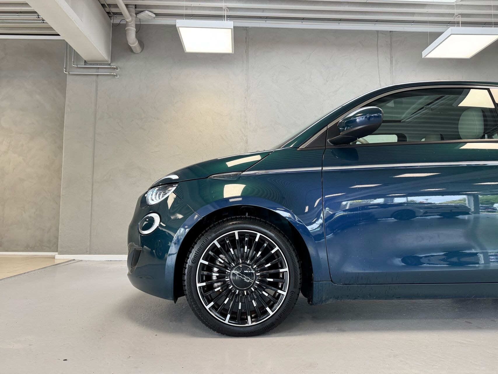 Grøn Fiat 500e fra 2023