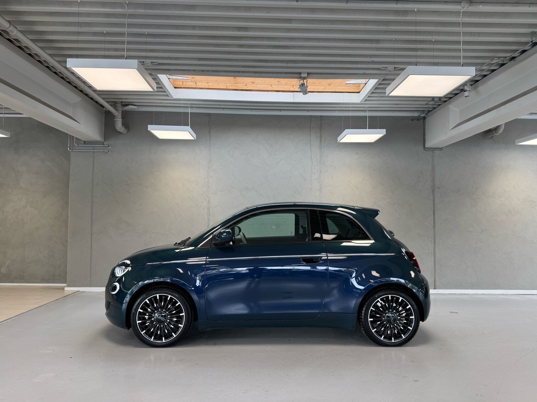 Grøn Fiat 500e fra 2023