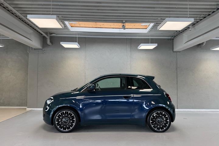 Grøn Fiat 500e fra 2023