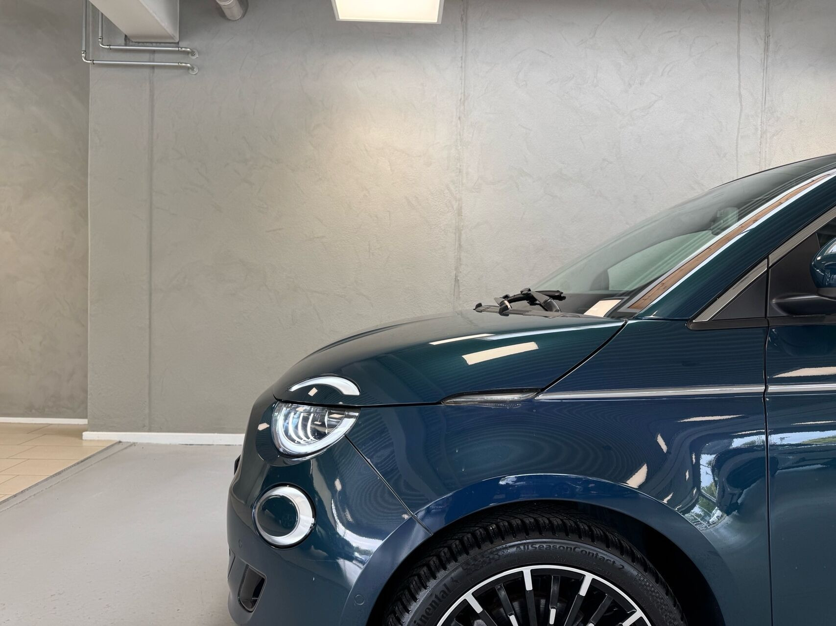 Grøn Fiat 500e fra 2023