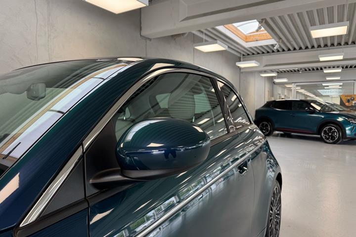 Grøn Fiat 500e fra 2023