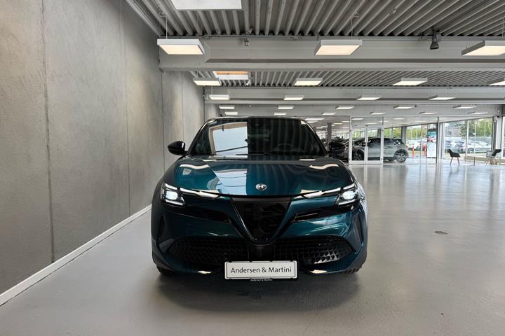 Blå Alfa Romeo Junior fra 2024