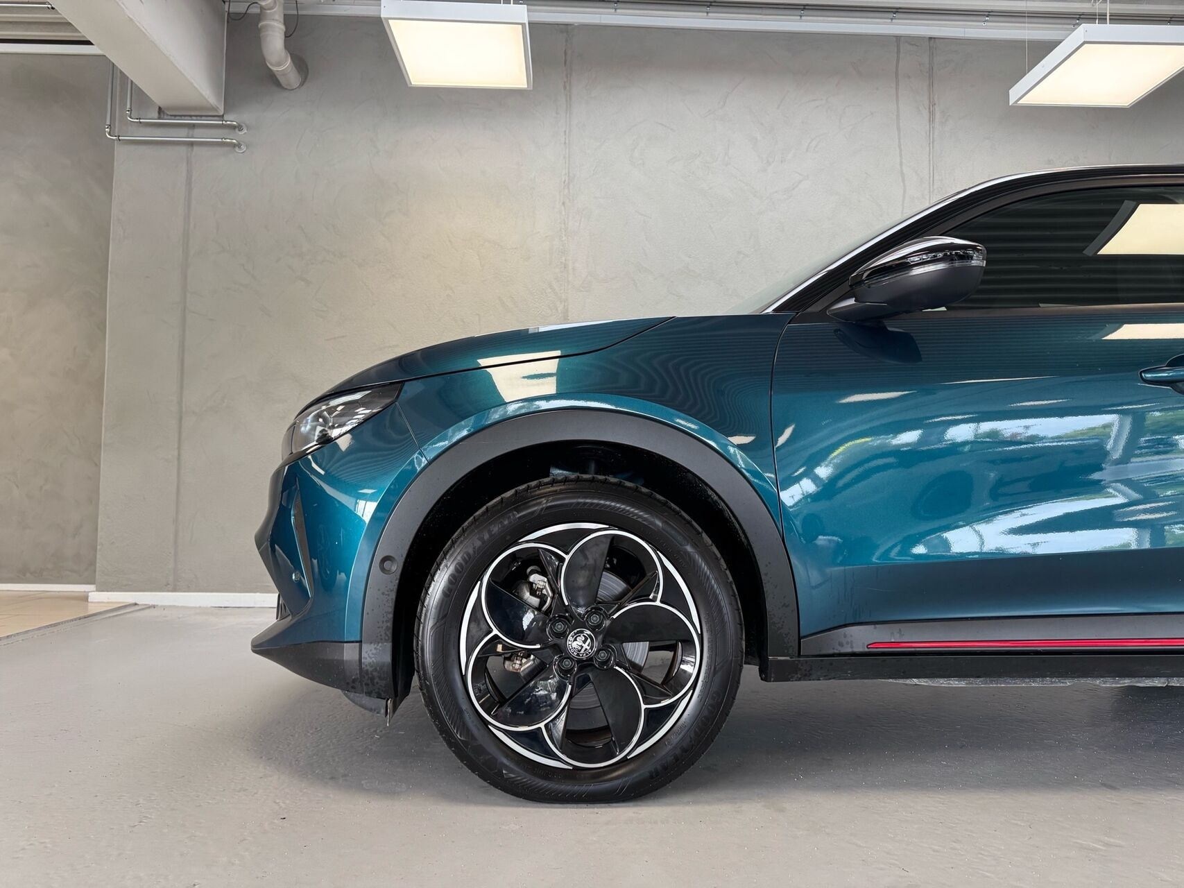 Blå Alfa Romeo Junior fra 2024