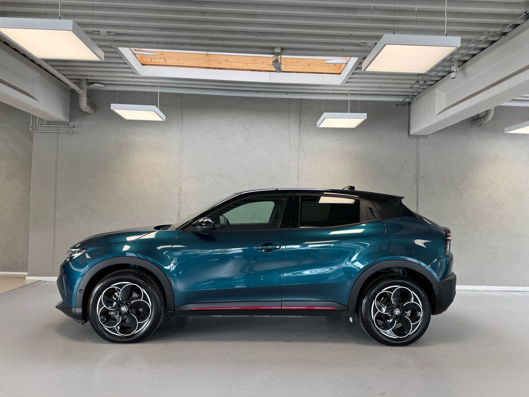 Blå Alfa Romeo Junior fra 2024