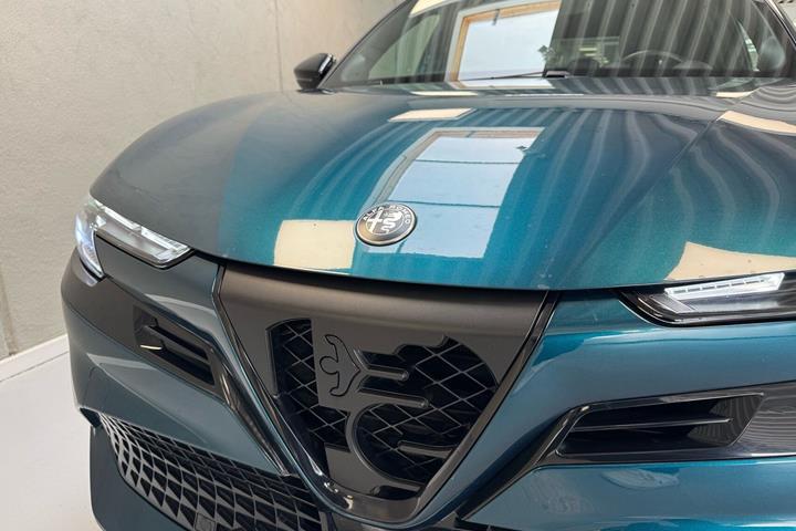 Blå Alfa Romeo Junior fra 2024