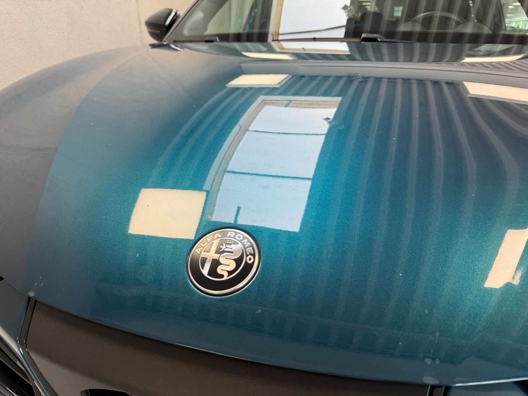 Blå Alfa Romeo Junior fra 2024