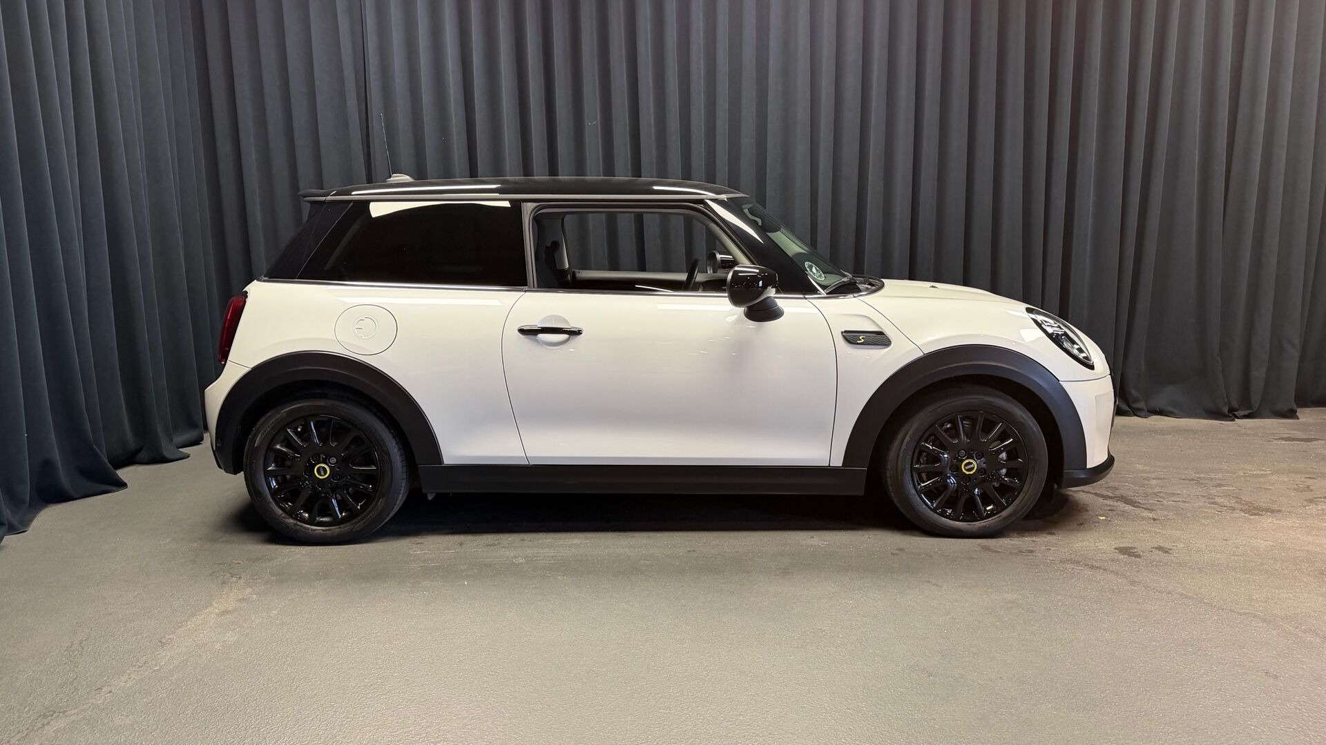 Hvid Mini Cooper fra 2023