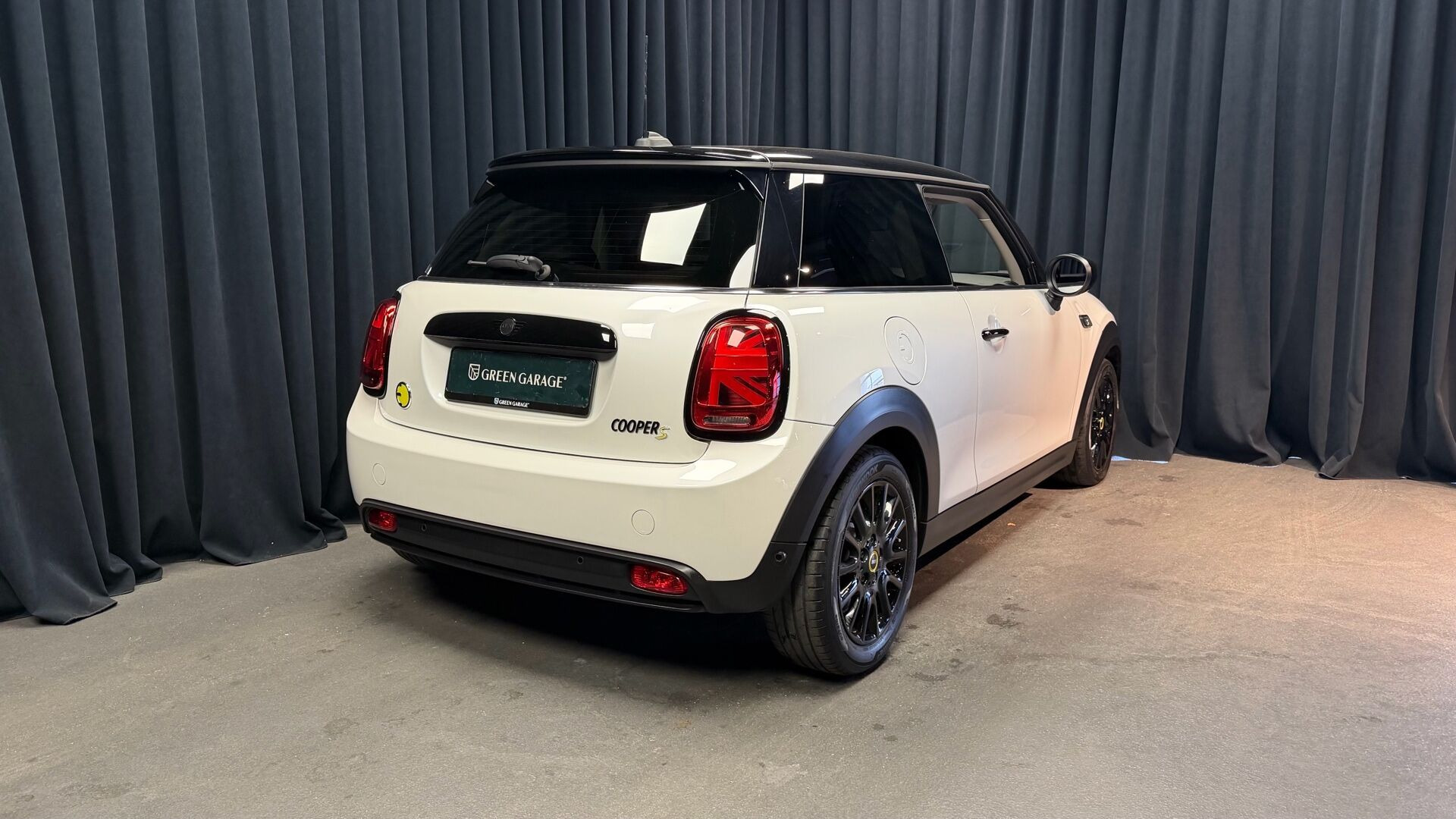 Hvid Mini Cooper fra 2023
