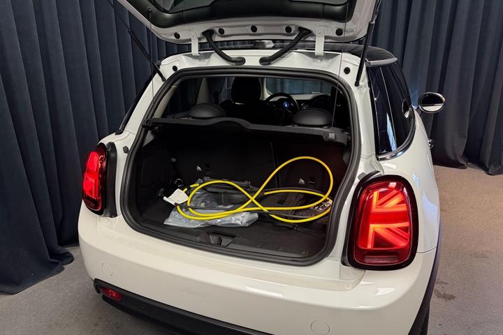 Hvid Mini Cooper fra 2023