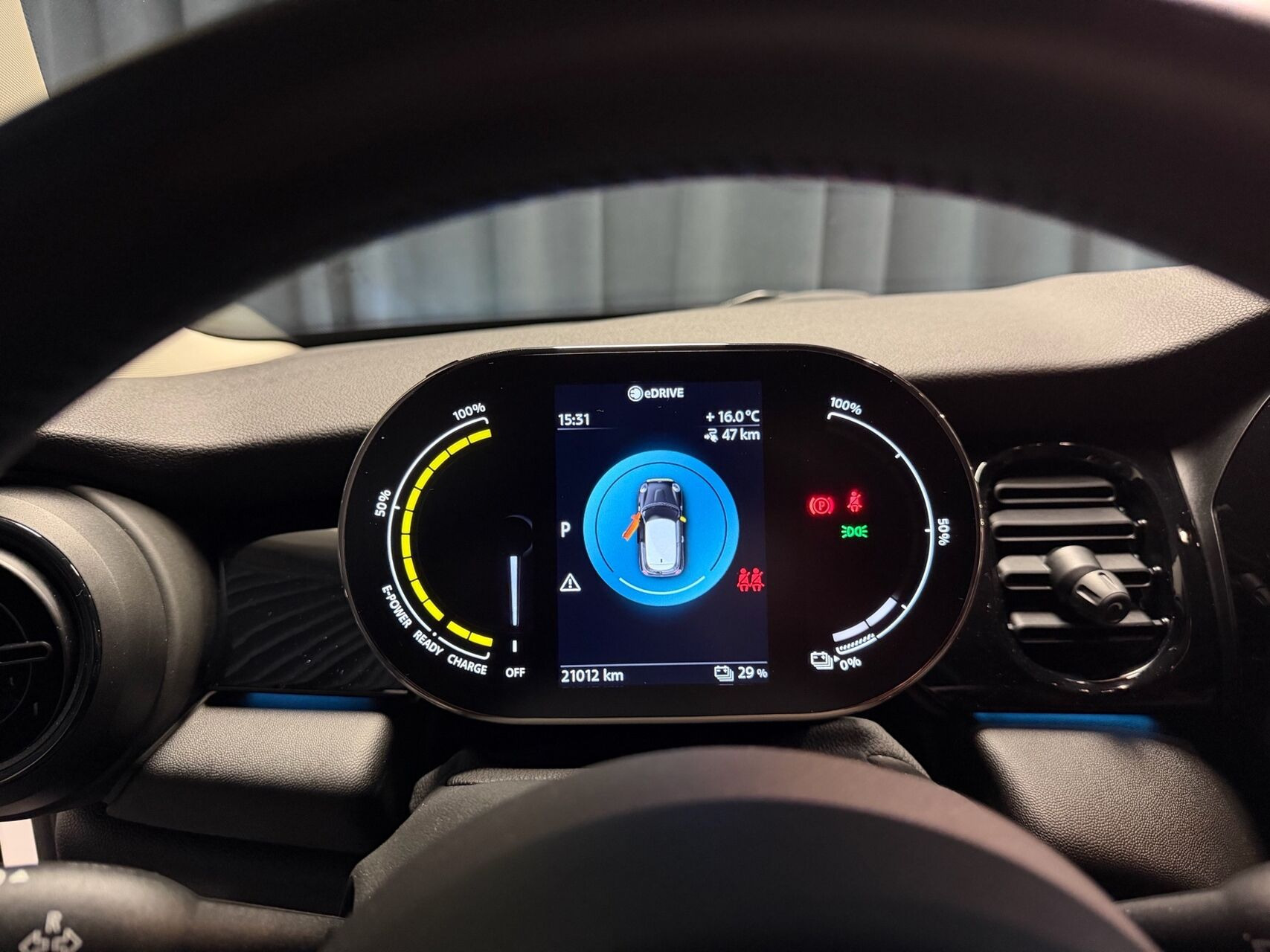 Hvid Mini Cooper fra 2023