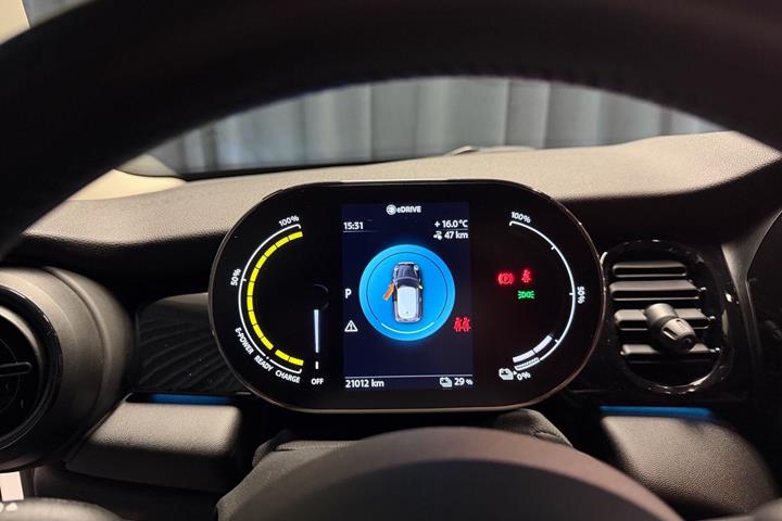 Hvid Mini Cooper fra 2023