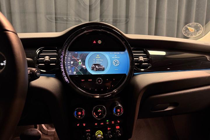 Hvid Mini Cooper fra 2023