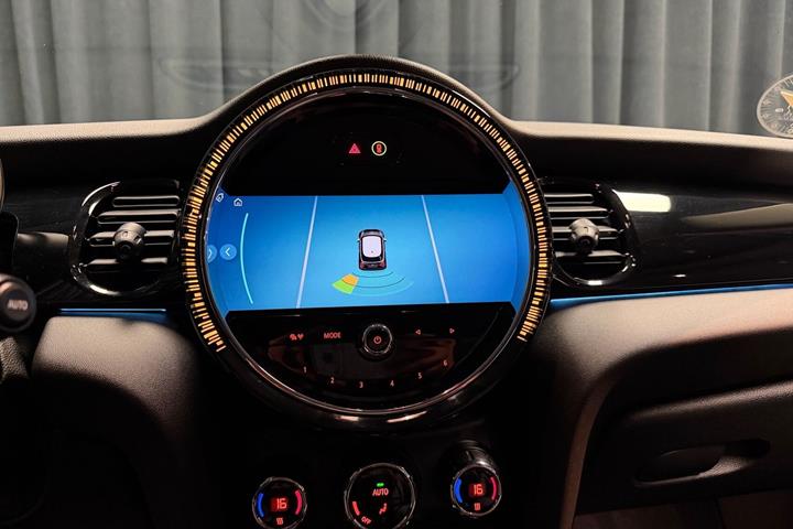 Hvid Mini Cooper fra 2023