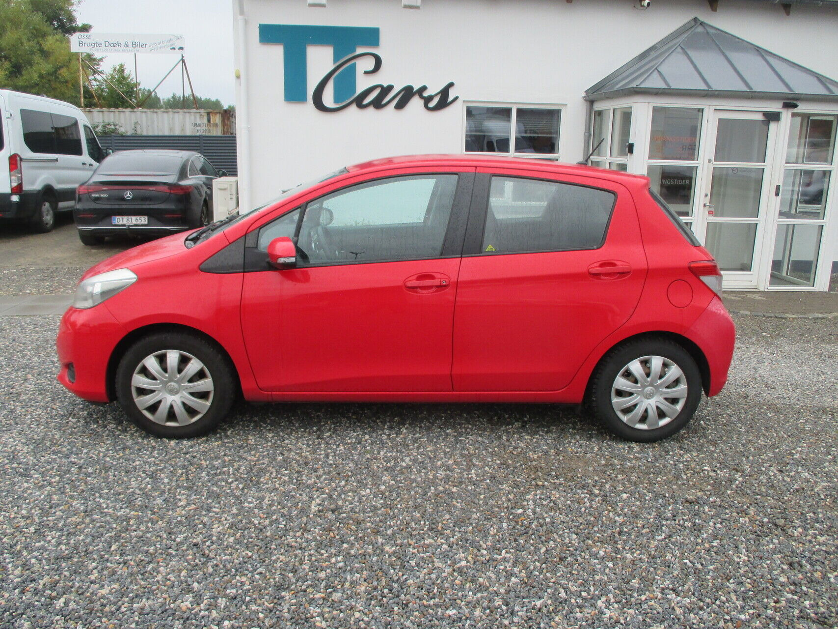 Rød Toyota Yaris fra 2014