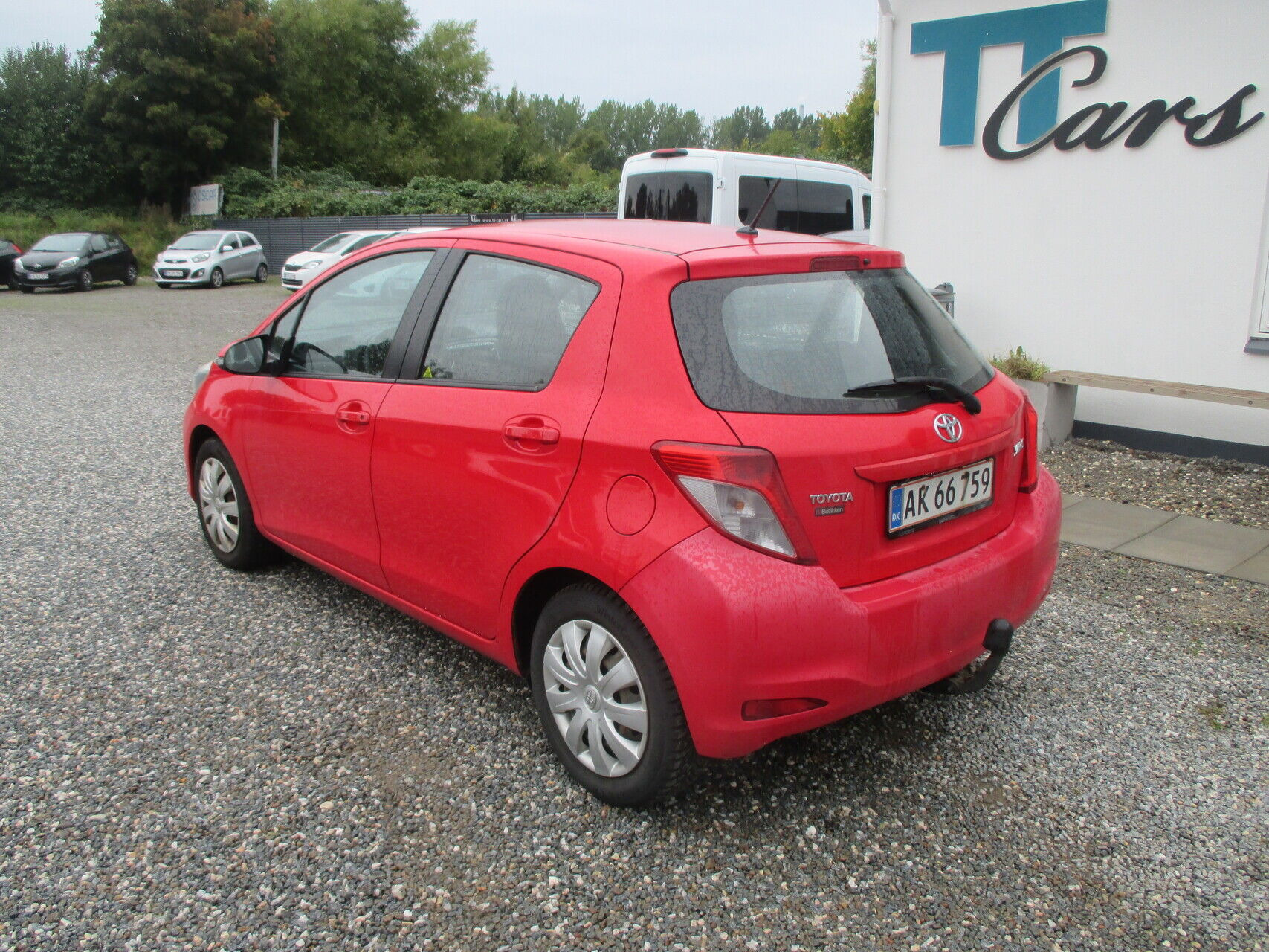Rød Toyota Yaris fra 2014