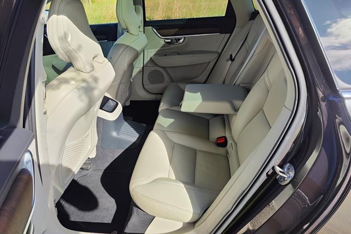 undefined Volvo V90 fra 2022
