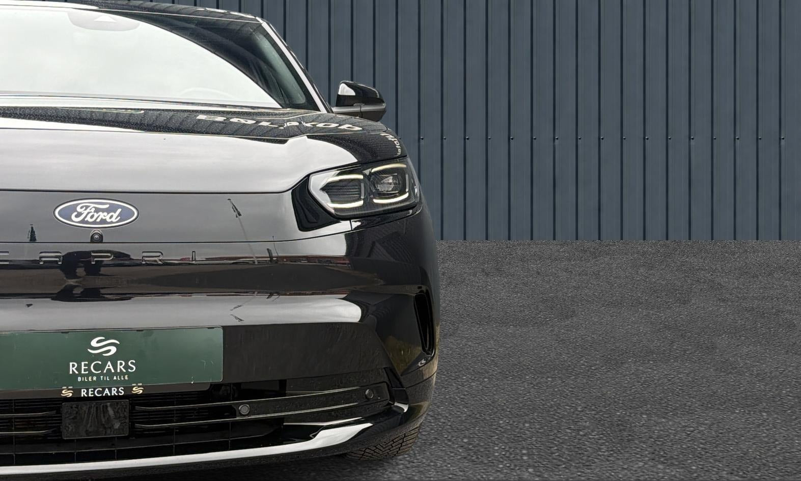 Sort Ford Capri fra 2025
