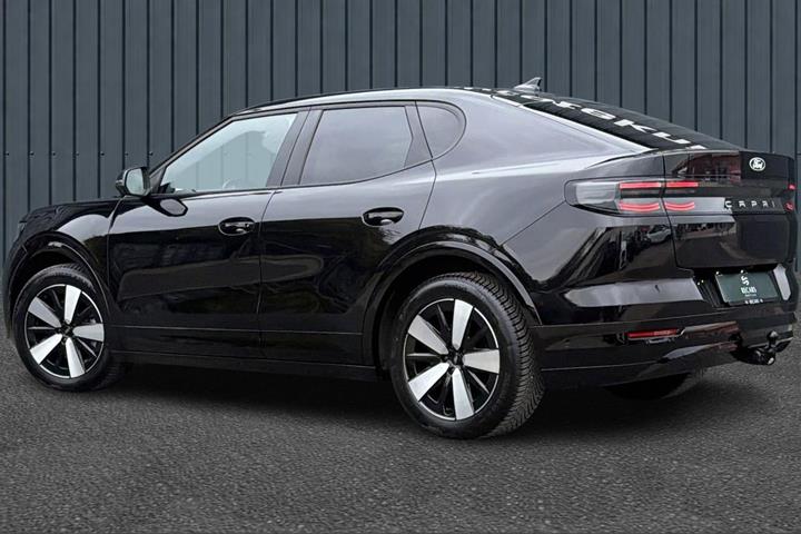 Sort Ford Capri fra 2025