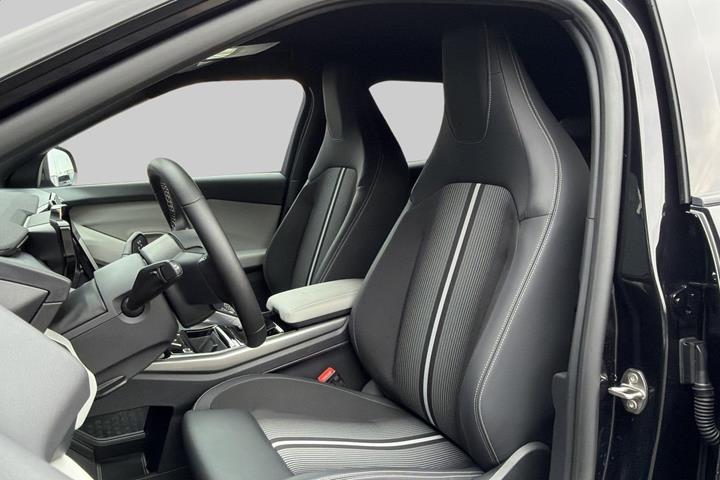 Sort Ford Capri fra 2025