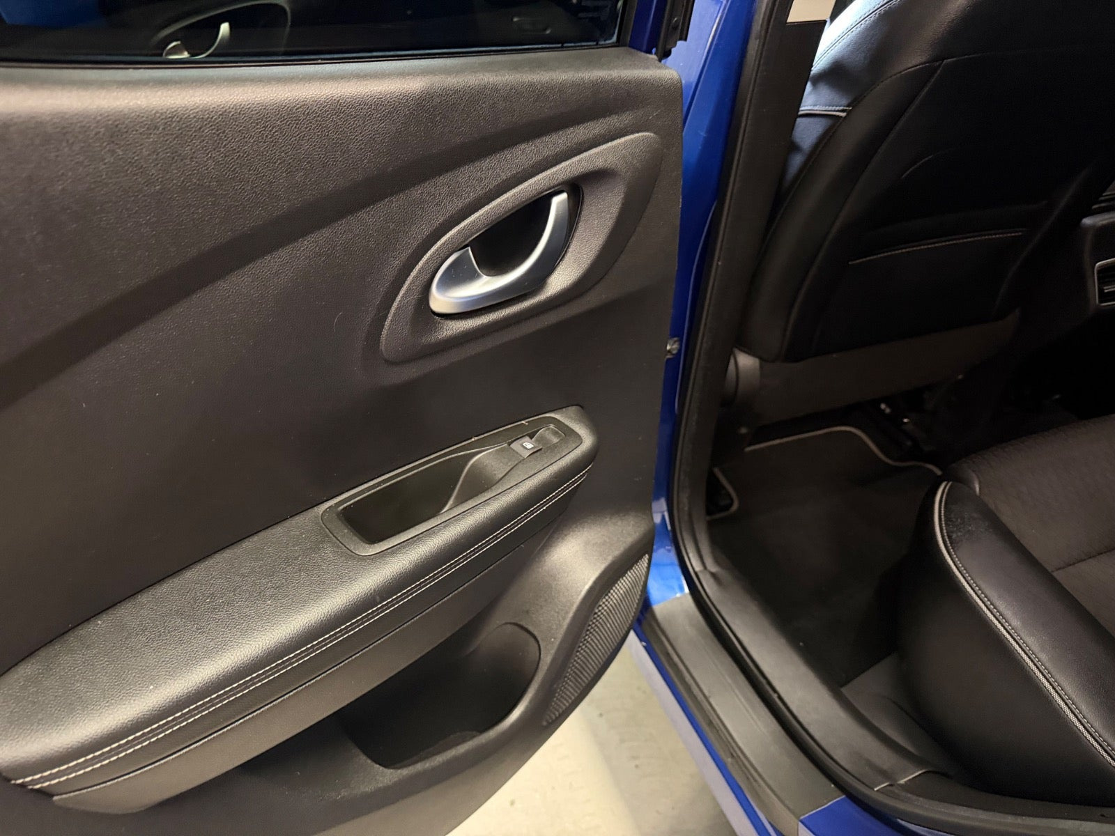 Blå Renault Kadjar fra 2019