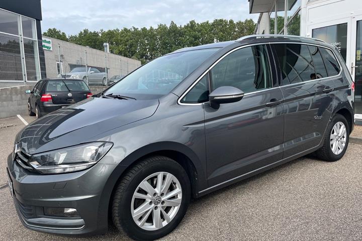 Grå VW Touran fra 2020