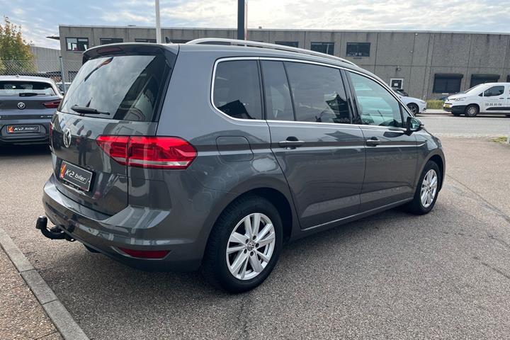 Grå VW Touran fra 2020