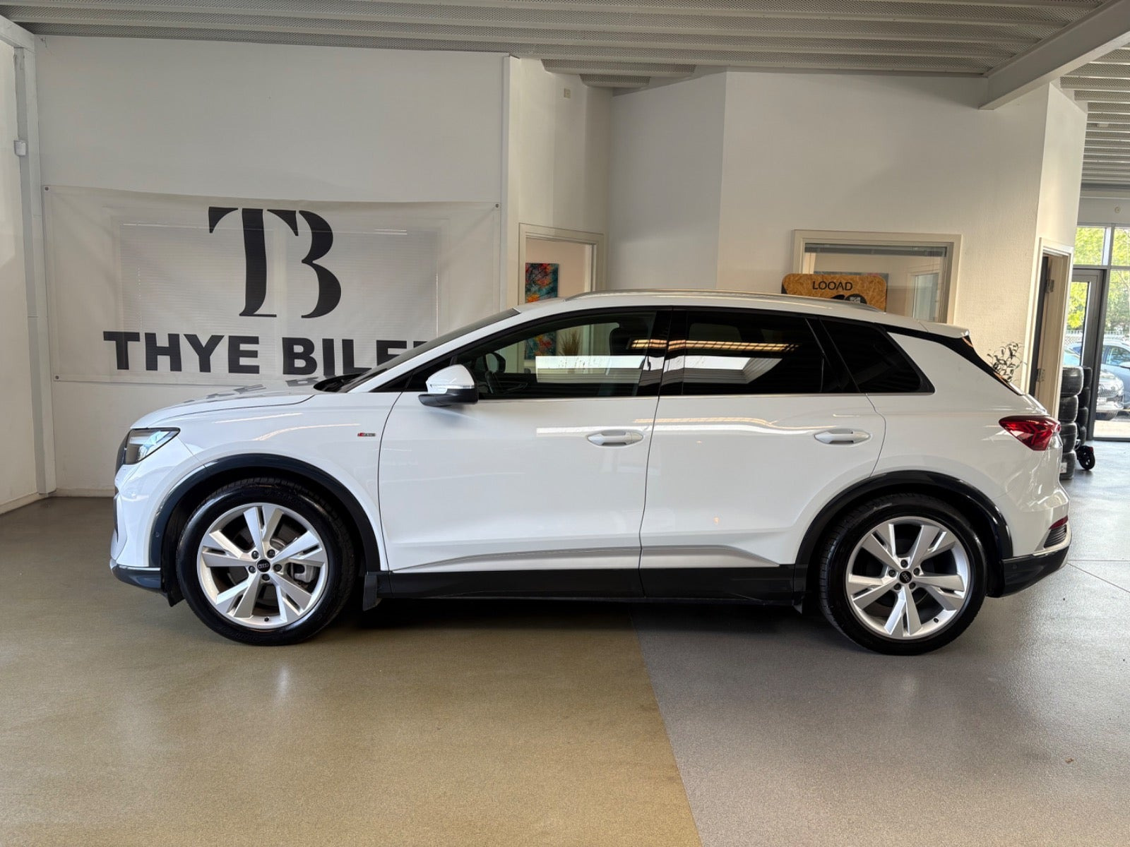Hvid Audi Q4 e-tron fra 2023