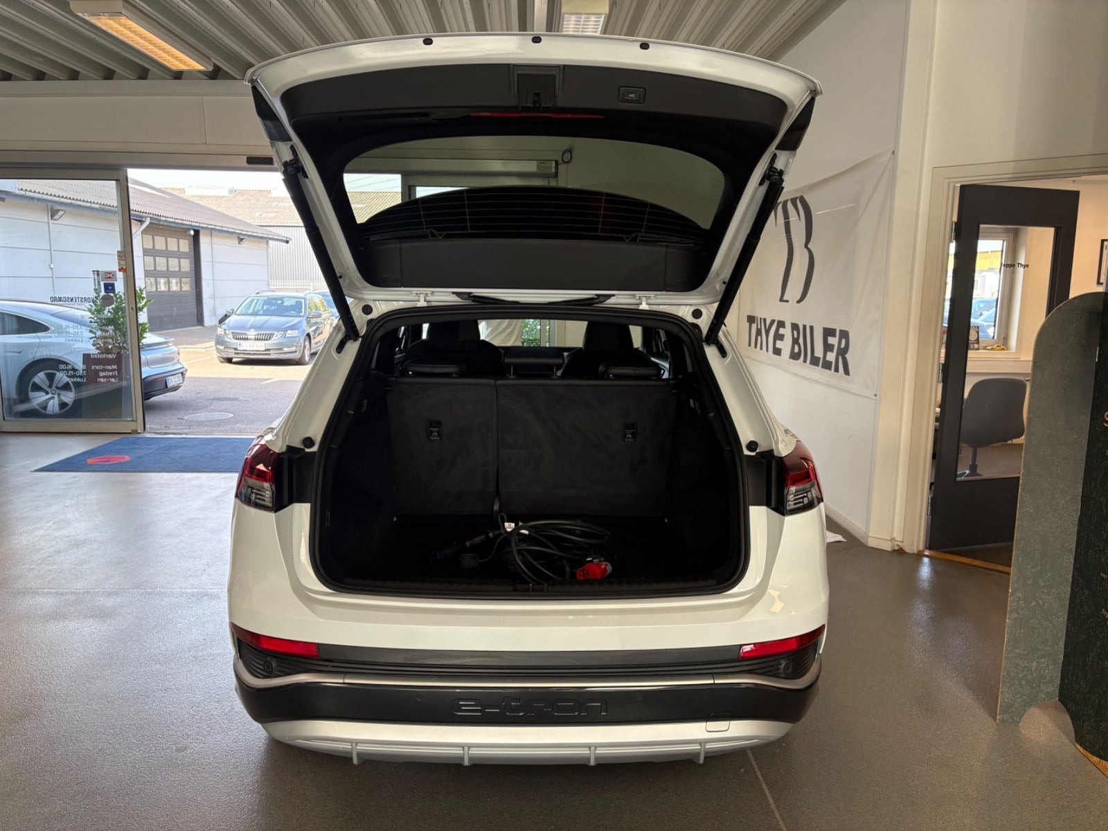 Hvid Audi Q4 e-tron fra 2023