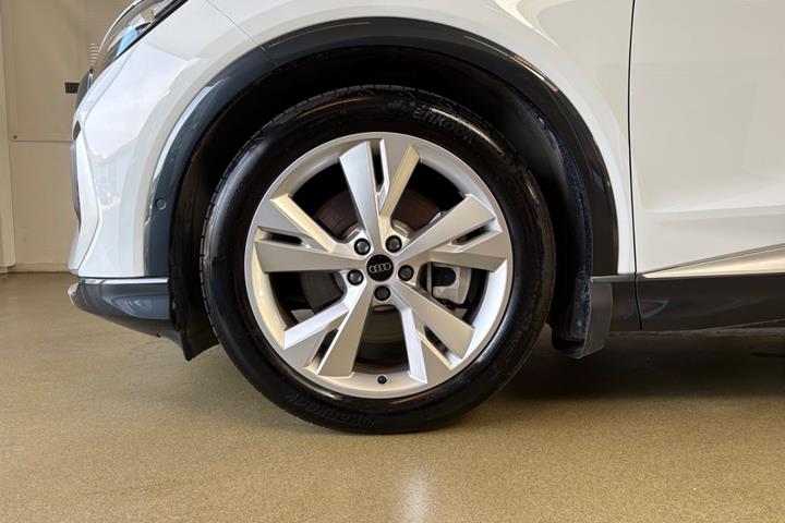 Hvid Audi Q4 e-tron fra 2023