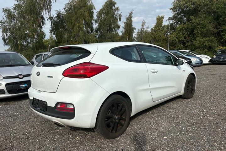 Hvid Kia Ceed fra 2016