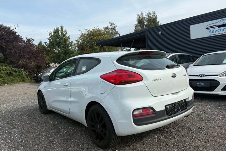 Hvid Kia Ceed fra 2016