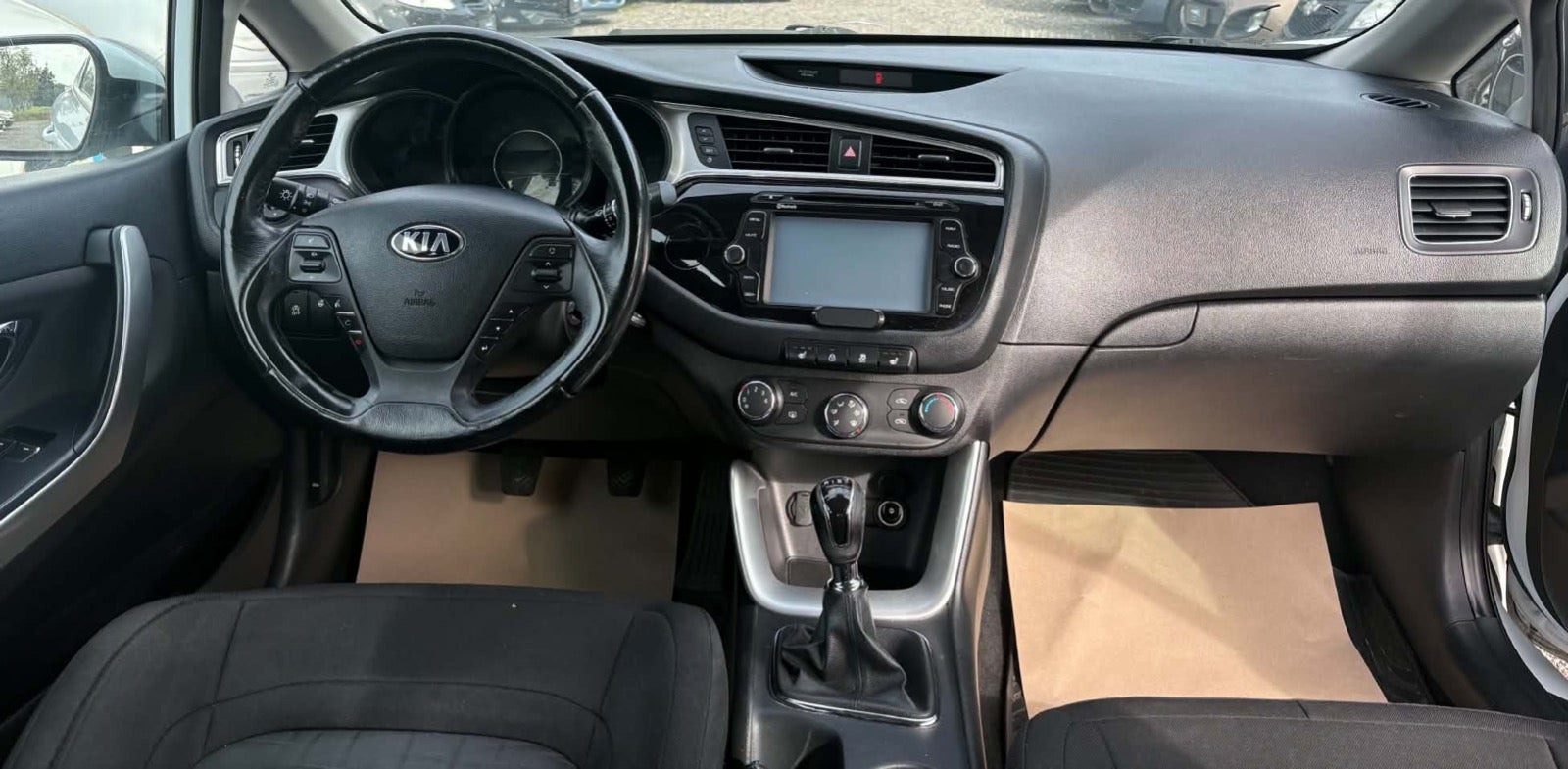 Hvid Kia Ceed fra 2016