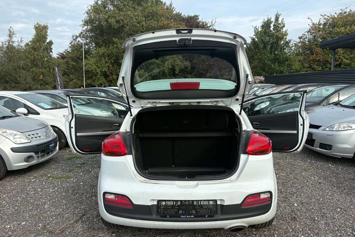 Hvid Kia Ceed fra 2016