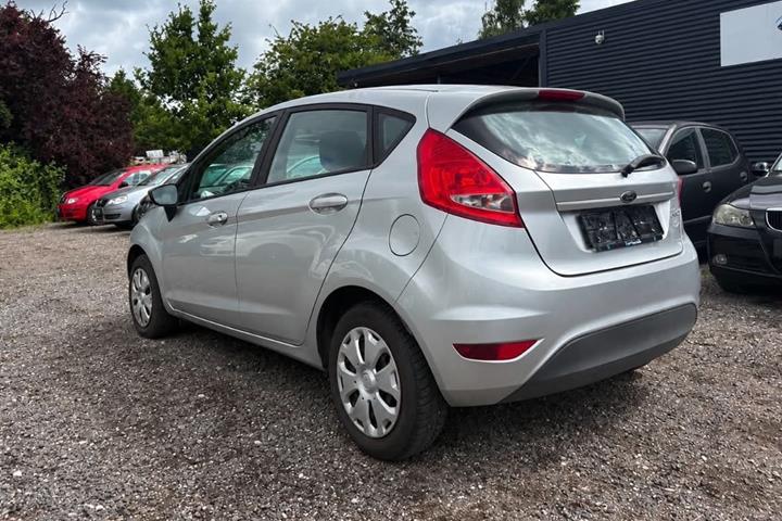 Sølv Ford Fiesta fra 2012