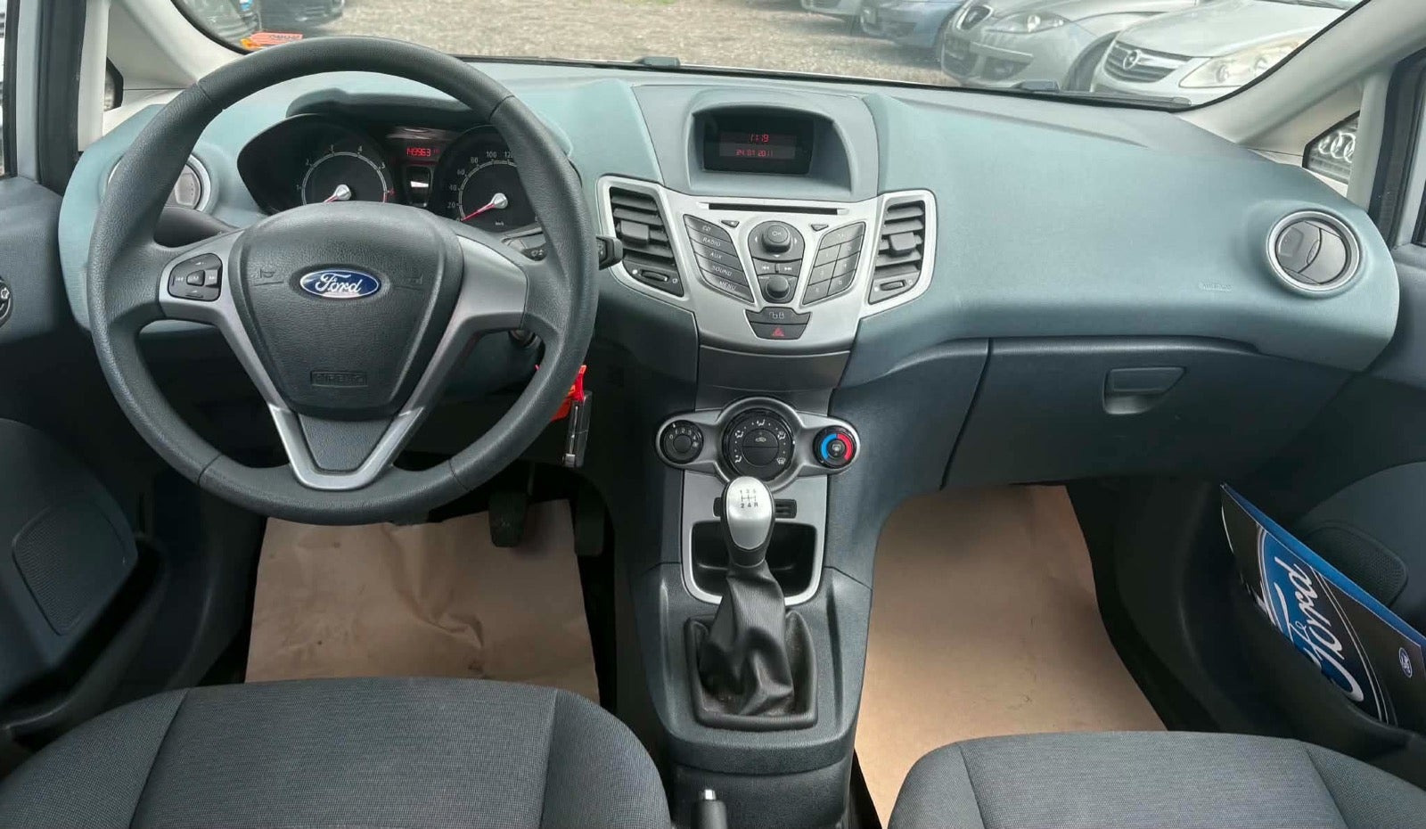 Sølv Ford Fiesta fra 2012