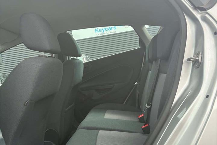 Sølv Ford Fiesta fra 2012