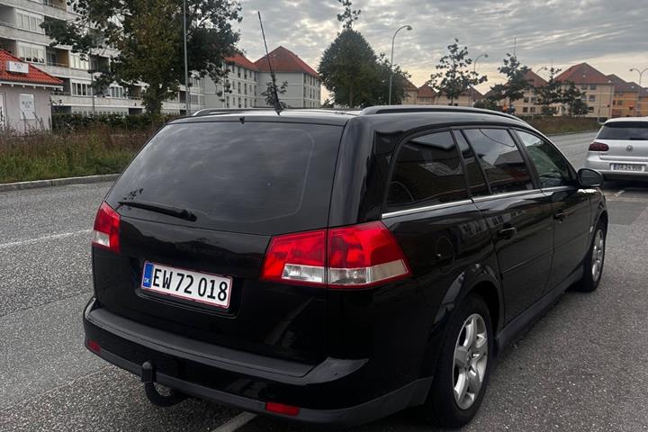 Sort Opel Vectra fra 2008