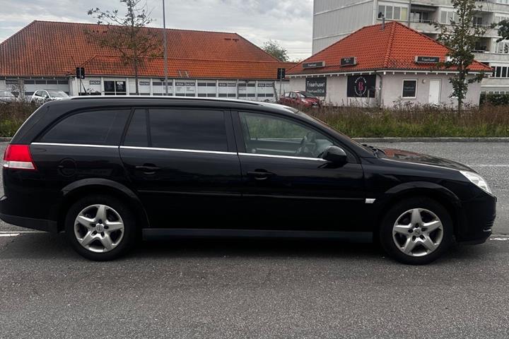 Sort Opel Vectra fra 2008