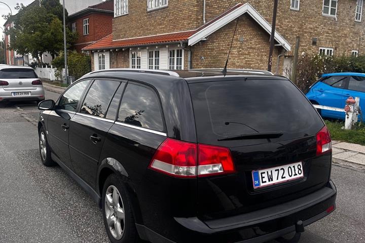 Sort Opel Vectra fra 2008